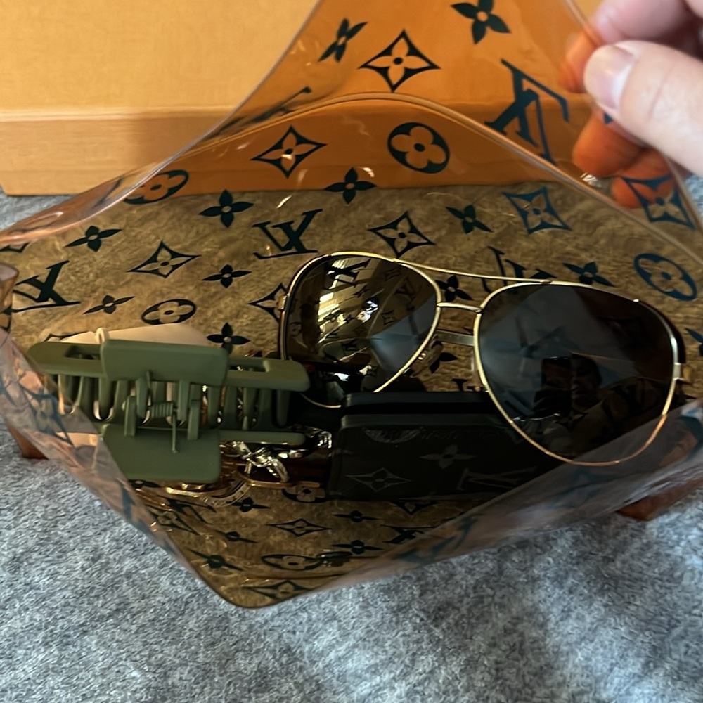 Louis Vuitton plastic pouch - Picture 4 of 4